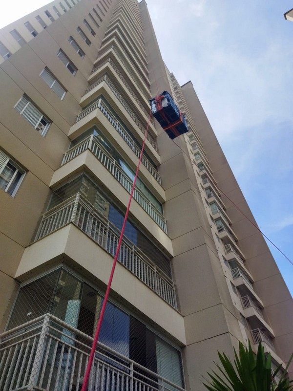 Içamento de geladeira na Barra Funda